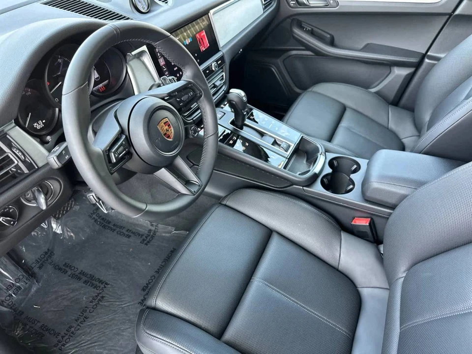 2026 Porsche Macan Electric - Image 4 of 4