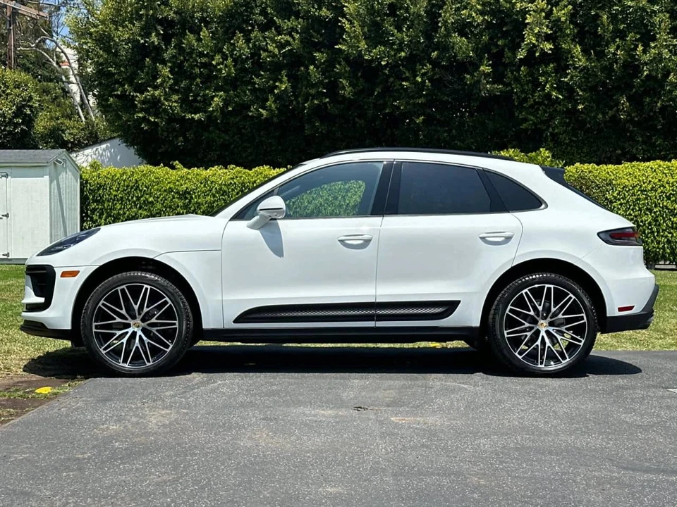 2026 Porsche Macan Electric - Image 2 of 4
