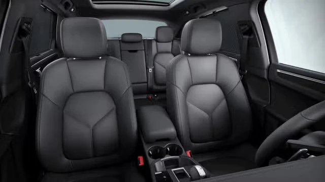 2026 Porsche Macan - Image 18 of 20