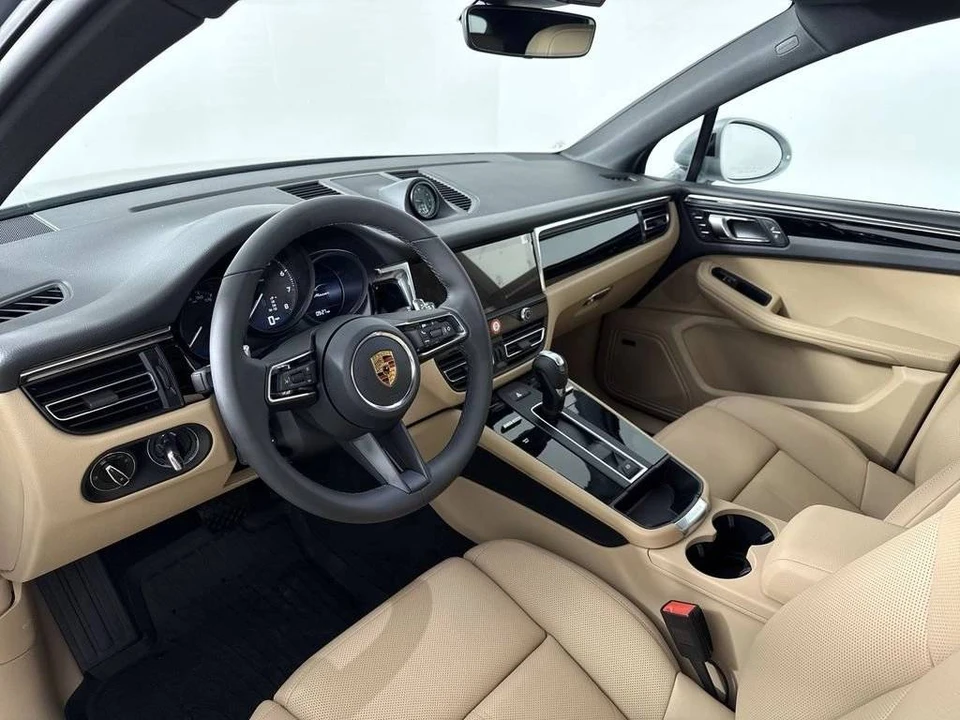 2026 Porsche Macan Electric - Image 4 of 5