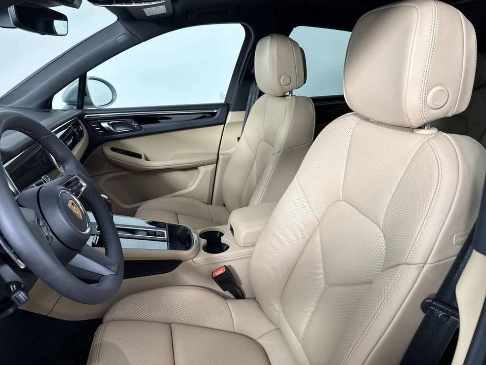 2026 Porsche Macan Electric - Image 5 of 5
