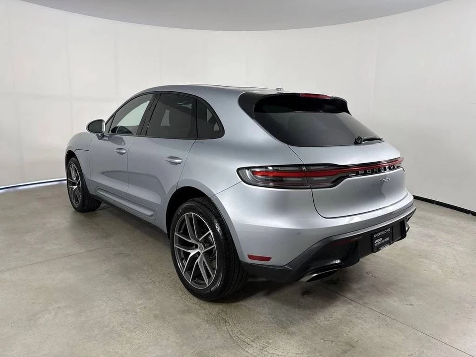 2026 Porsche Macan Electric - Image 3 of 5