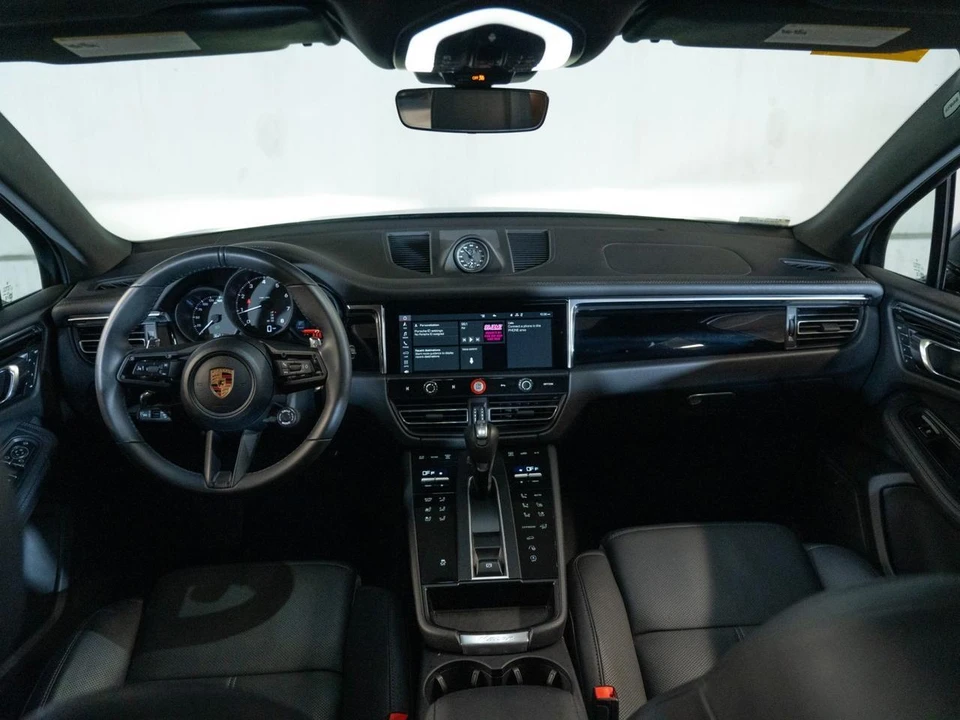 2026 Porsche Macan - Image 28 of 31