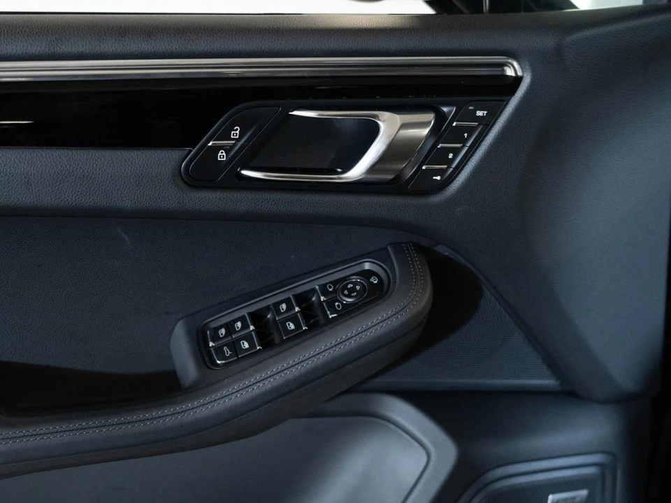 2026 Porsche Macan - Image 20 of 31