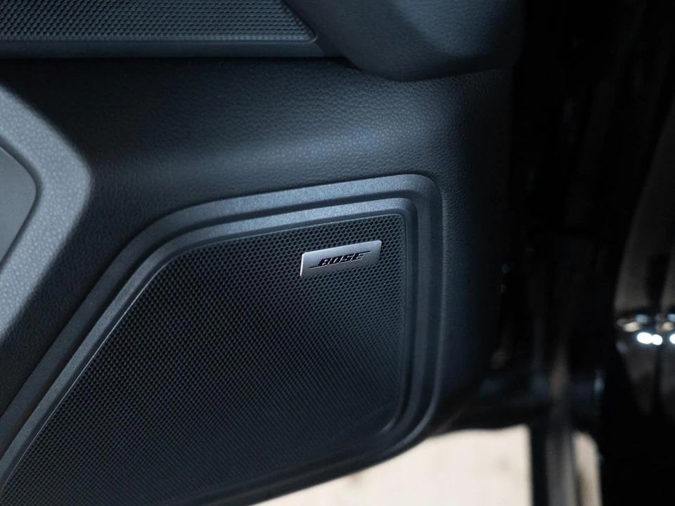 2026 Porsche Macan - Image 21 of 31