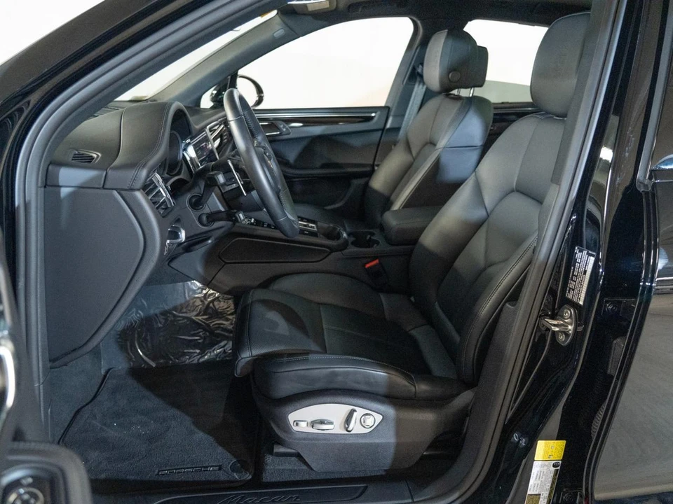 2026 Porsche Macan - Image 16 of 31