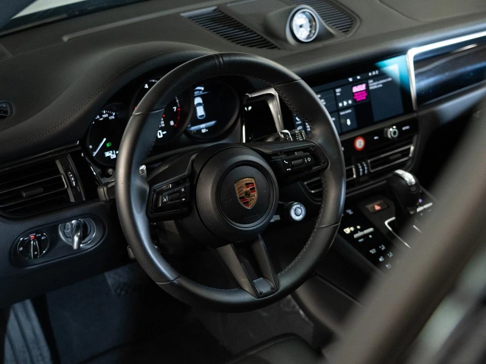 2026 Porsche Macan - Image 5 of 31