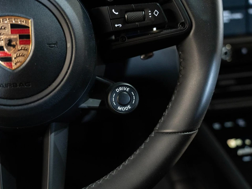 2026 Porsche Macan - Image 26 of 31