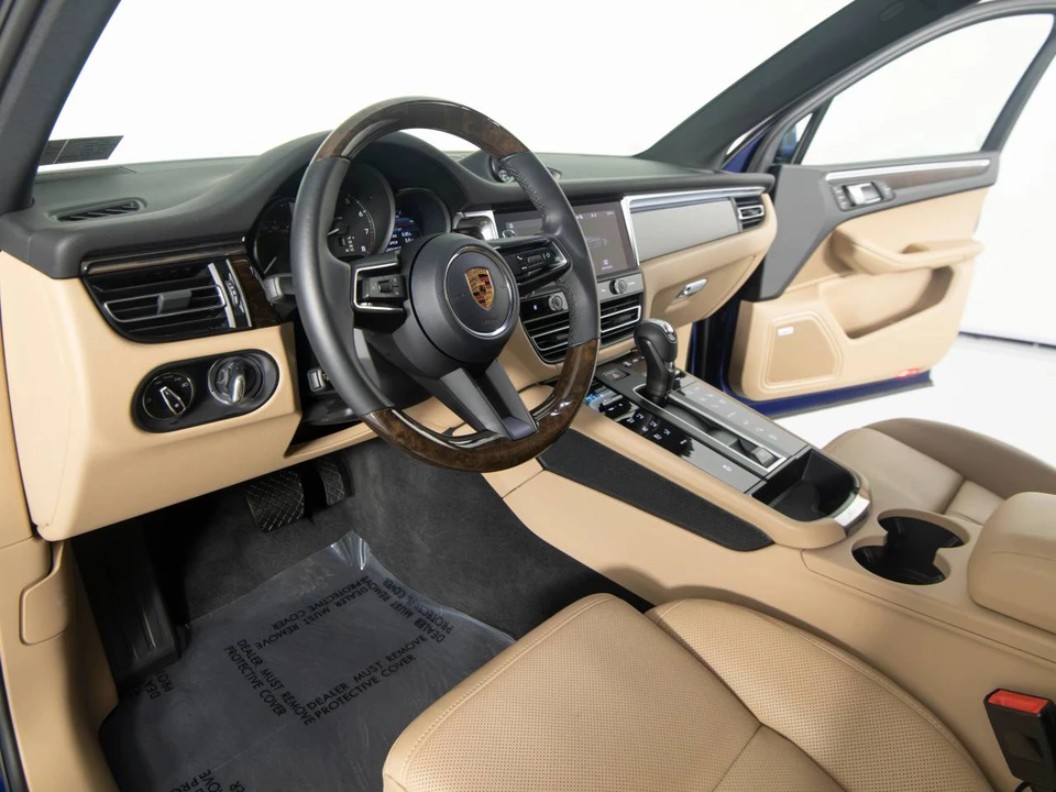 2026 Porsche Macan Electric - Image 4 of 5