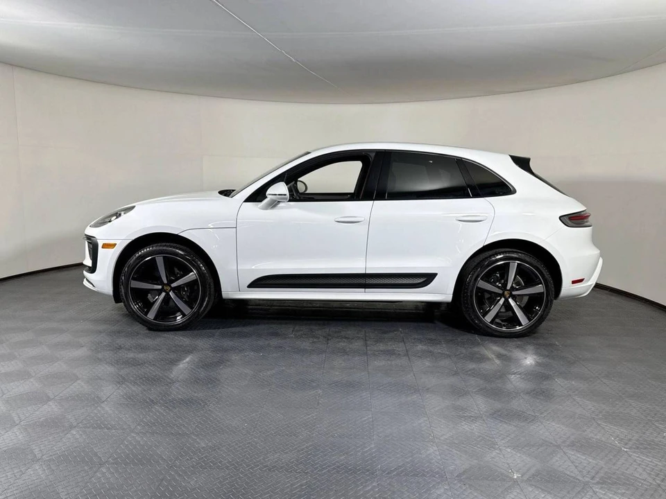 2026 Porsche Macan Electric - Image 2 of 5