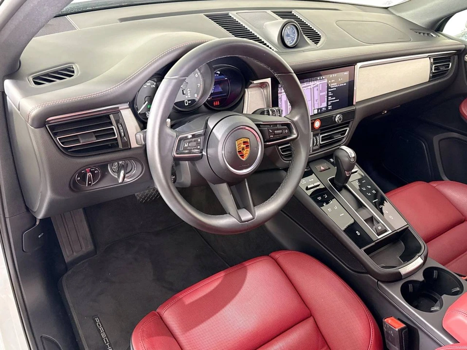 2026 Porsche Macan Electric - Image 4 of 5
