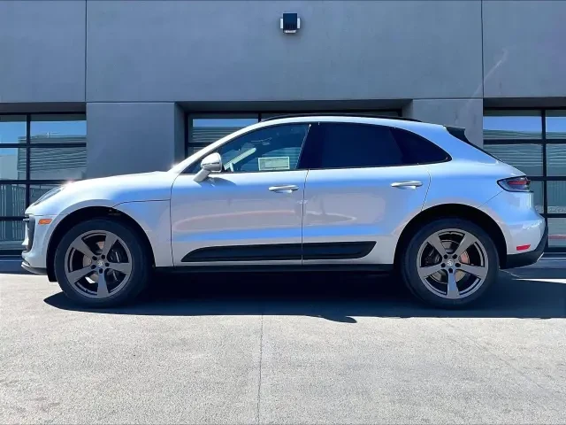 2026 Porsche Macan - Image 14 of 31