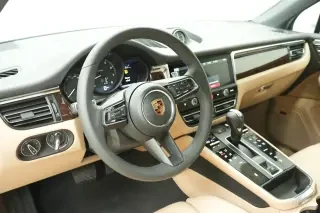 2026 Porsche Macan - Image 29 of 31