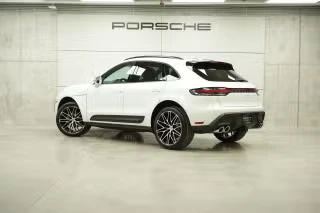 2026 Porsche Macan - Image 17 of 31