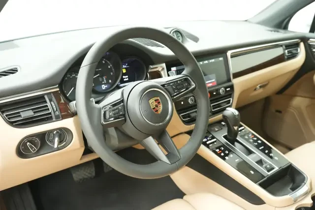 2026 Porsche Macan - Image 30 of 31