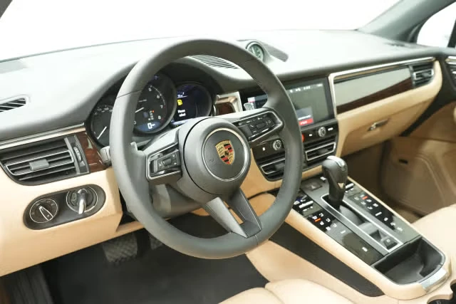 2026 Porsche Macan - Image 26 of 31