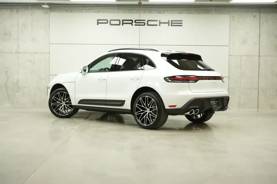 2026 Porsche Macan - Image 23 of 31