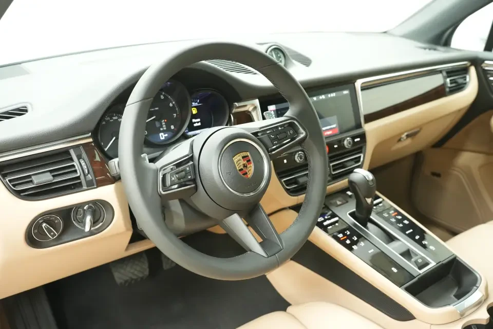 2026 Porsche Macan - Image 31 of 31