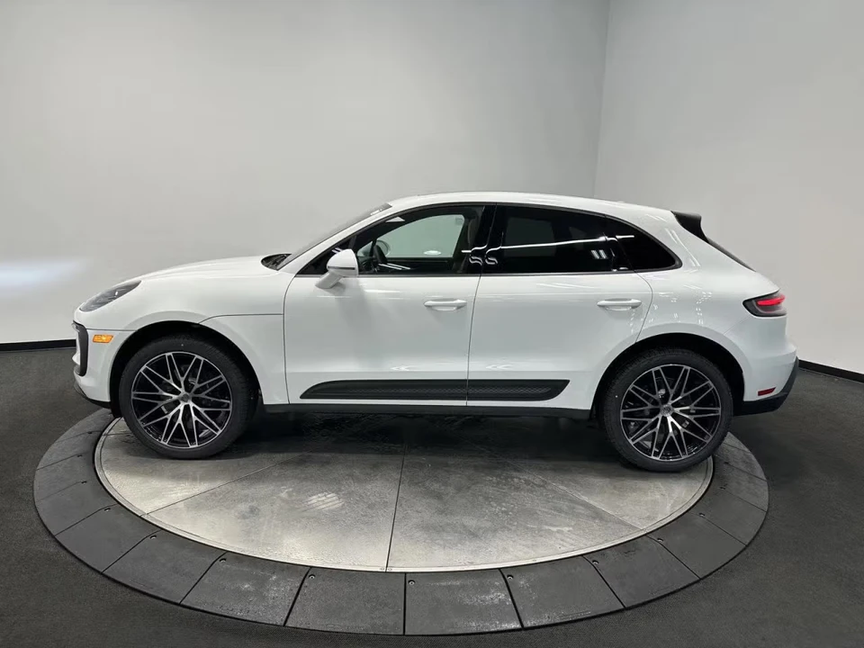 2026 Porsche Macan - Image 12 of 31