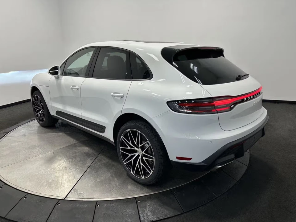 2026 Porsche Macan - Image 20 of 31