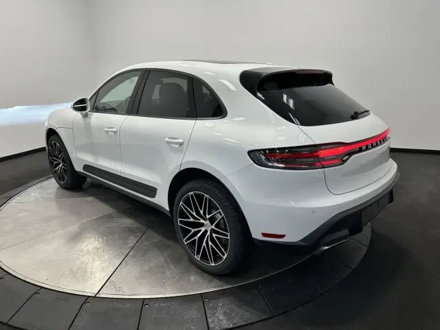 2026 Porsche Macan - Image 22 of 31