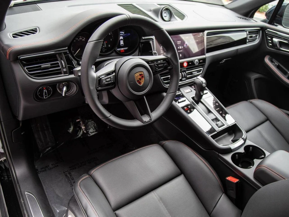 2026 Porsche Macan Electric - Image 4 of 5