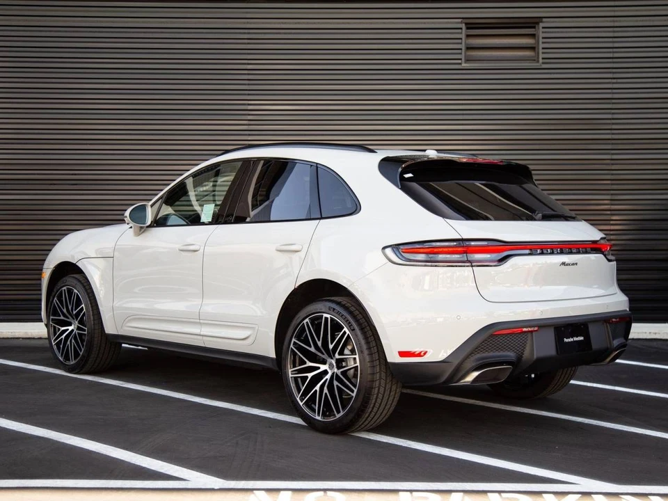 2026 Porsche Macan Electric - Image 3 of 5
