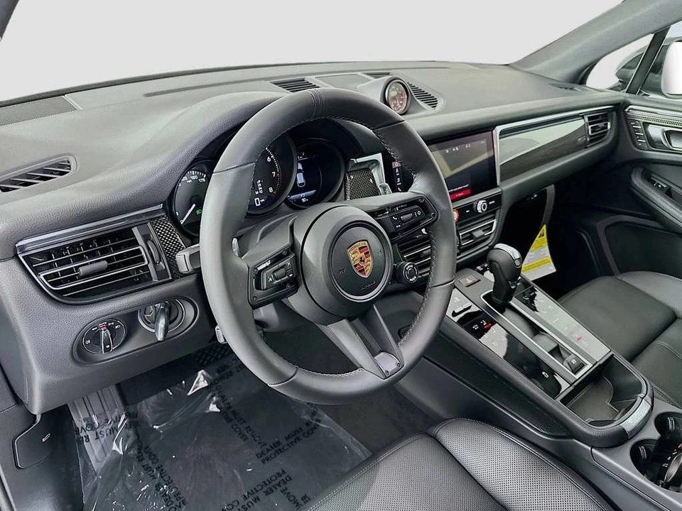 2026 Porsche Macan Electric - Image 4 of 5