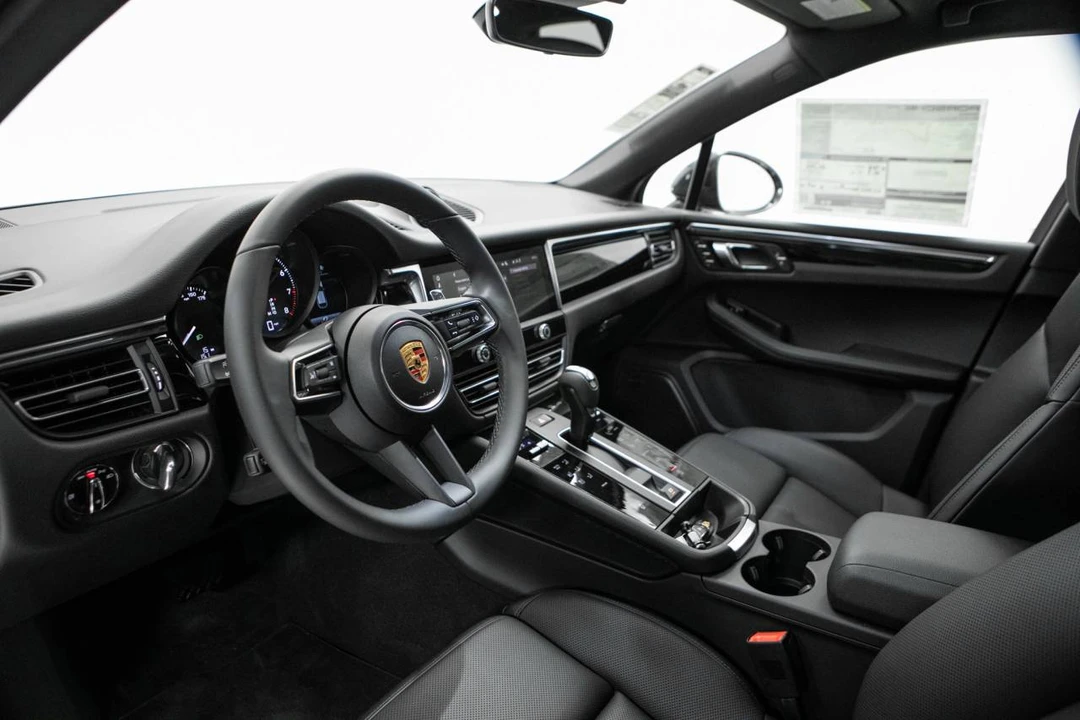 2026 Porsche Macan Electric - Image 4 of 5