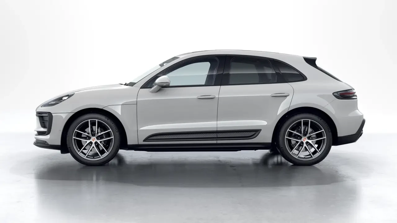2026 Porsche Macan - Image 16 of 31