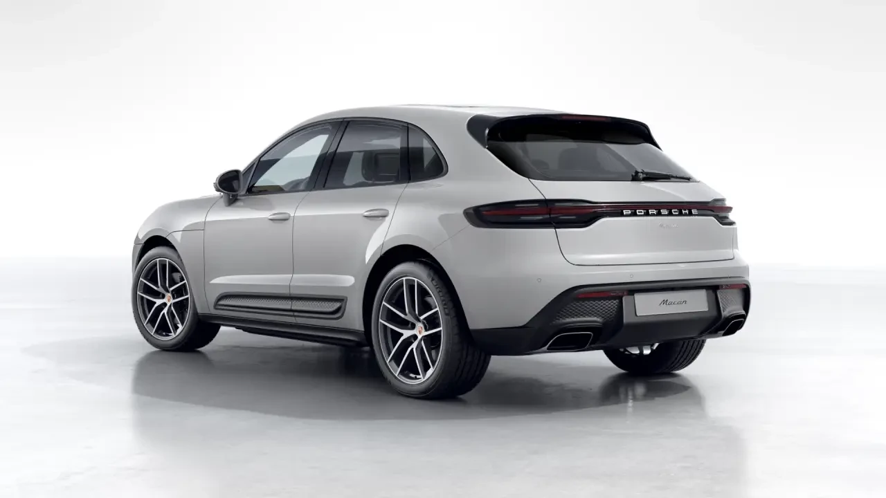 2026 Porsche Macan - Image 24 of 31