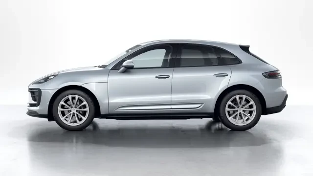 2026 Porsche Macan - Image 14 of 31