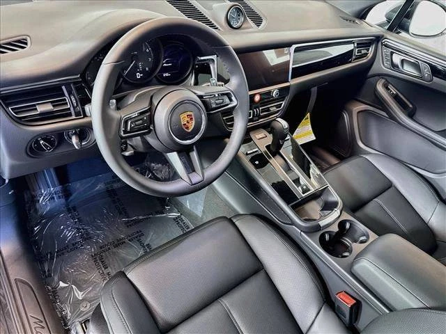 2026 Porsche Macan Electric - Image 4 of 5