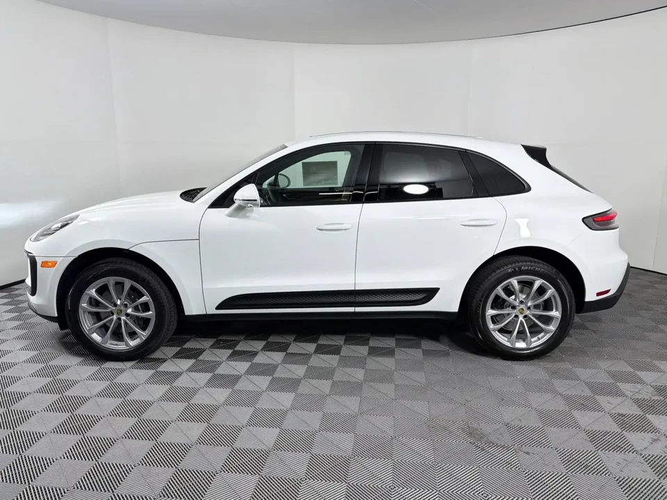 2026 Porsche Macan - Image 16 of 31