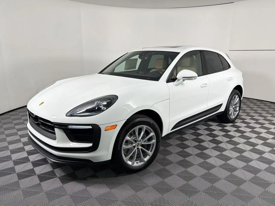 2026 Porsche Macan - Image 8 of 31