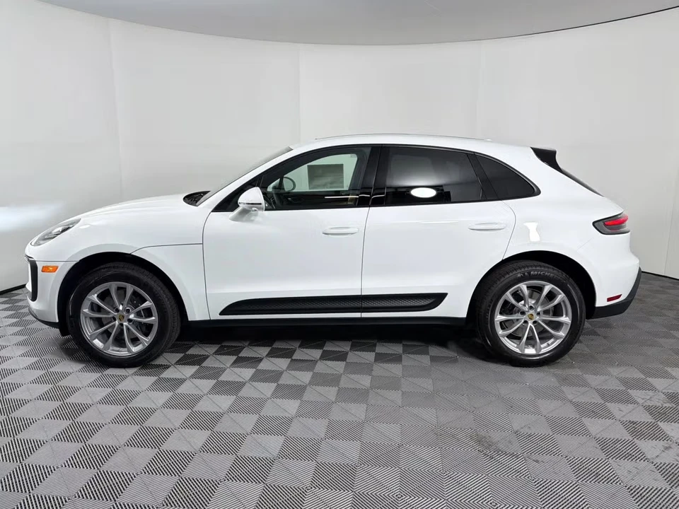 2026 Porsche Macan - Image 12 of 31