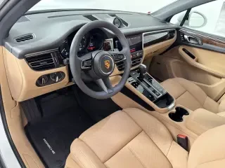 2026 Porsche Macan - Image 29 of 31