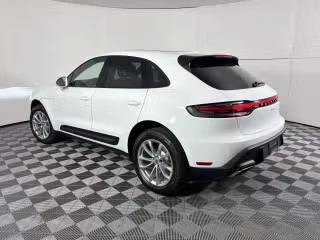 2026 Porsche Macan - Image 17 of 31