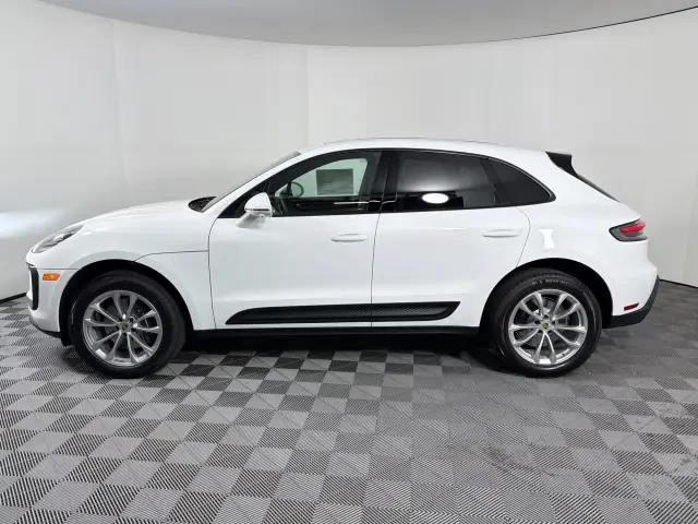 2026 Porsche Macan - Image 14 of 31