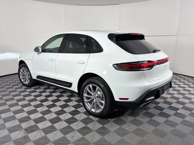 2026 Porsche Macan - Image 22 of 31