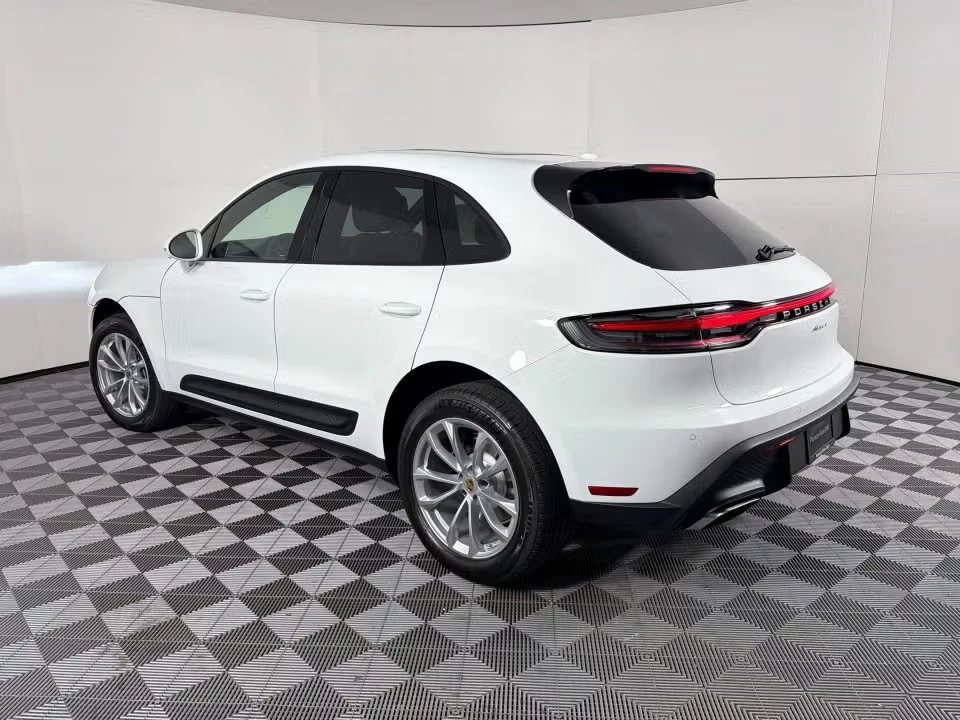 2026 Porsche Macan - Image 19 of 31