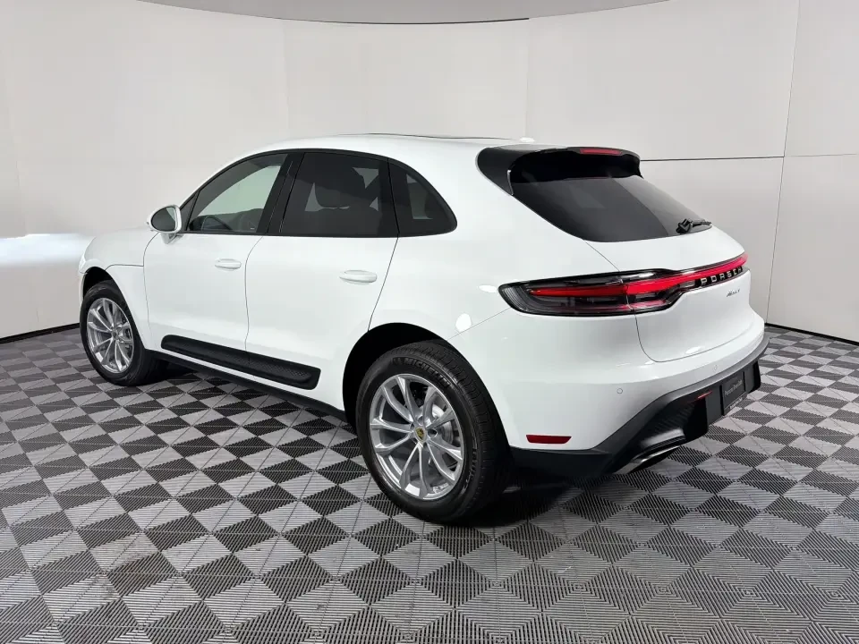 2026 Porsche Macan - Image 23 of 31