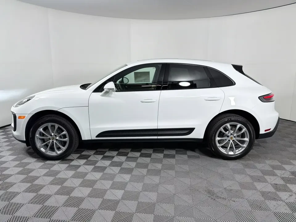 2026 Porsche Macan - Image 15 of 31