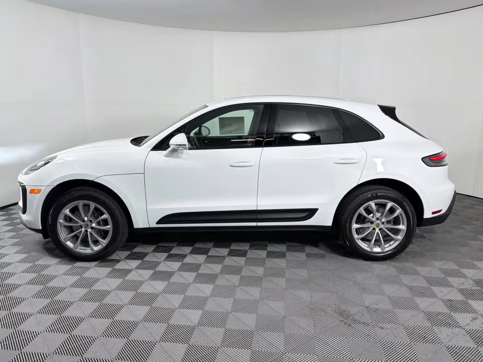 2026 Porsche Macan - Image 11 of 31