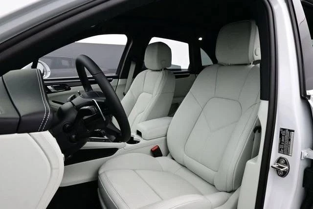 2026 Porsche Macan Electric - Image 5 of 5
