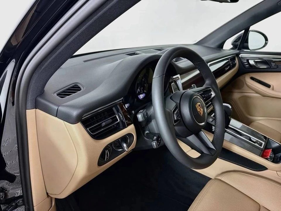 2026 Porsche Macan Electric - Image 4 of 5