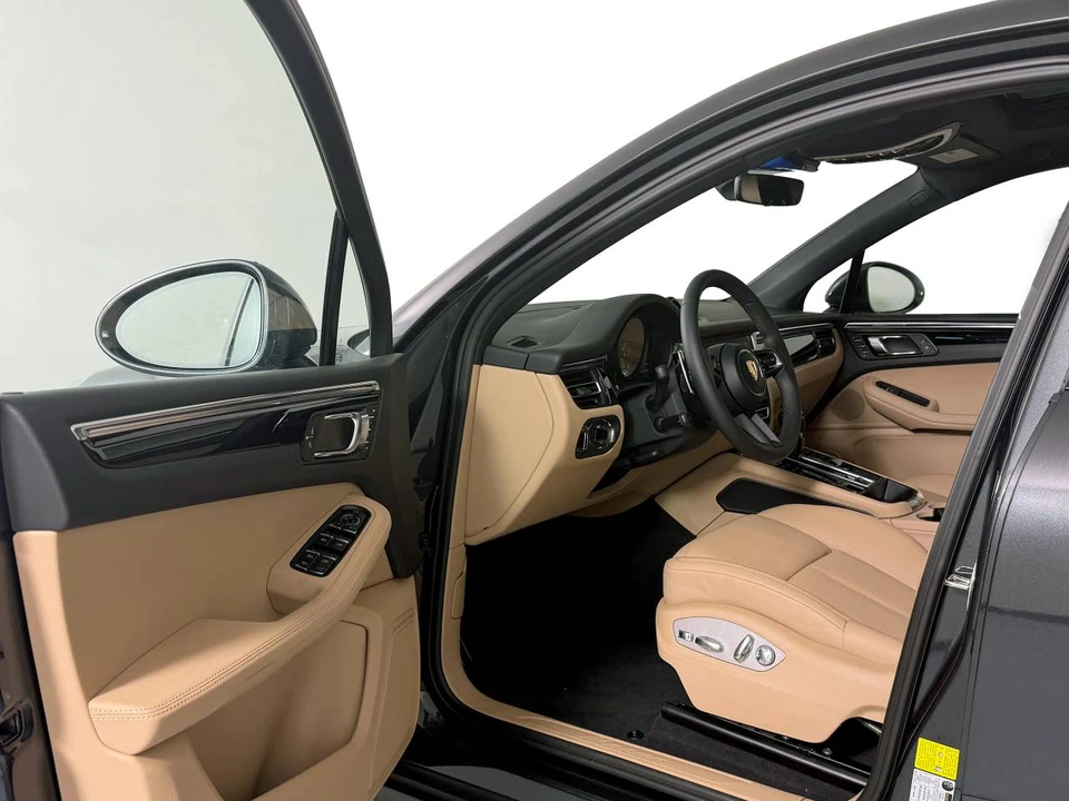 2026 Porsche Macan - Image 4 of 5