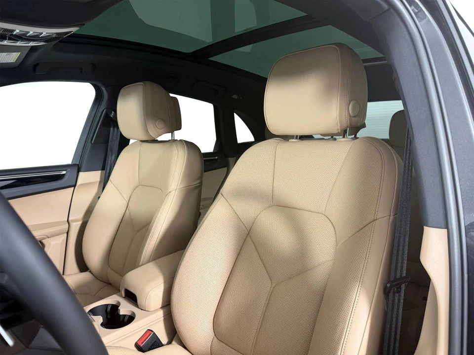2026 Porsche Macan - Image 5 of 5
