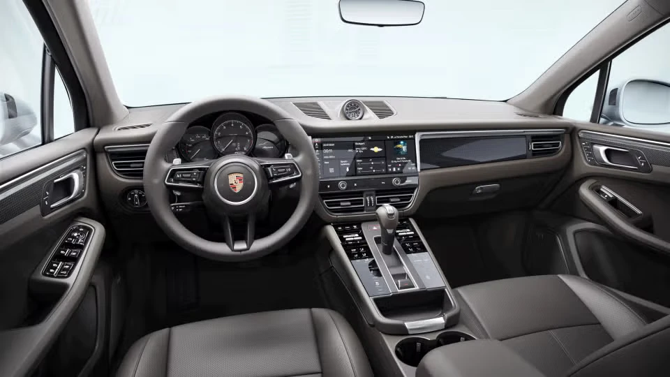 2026 Porsche Macan - Image 27 of 31