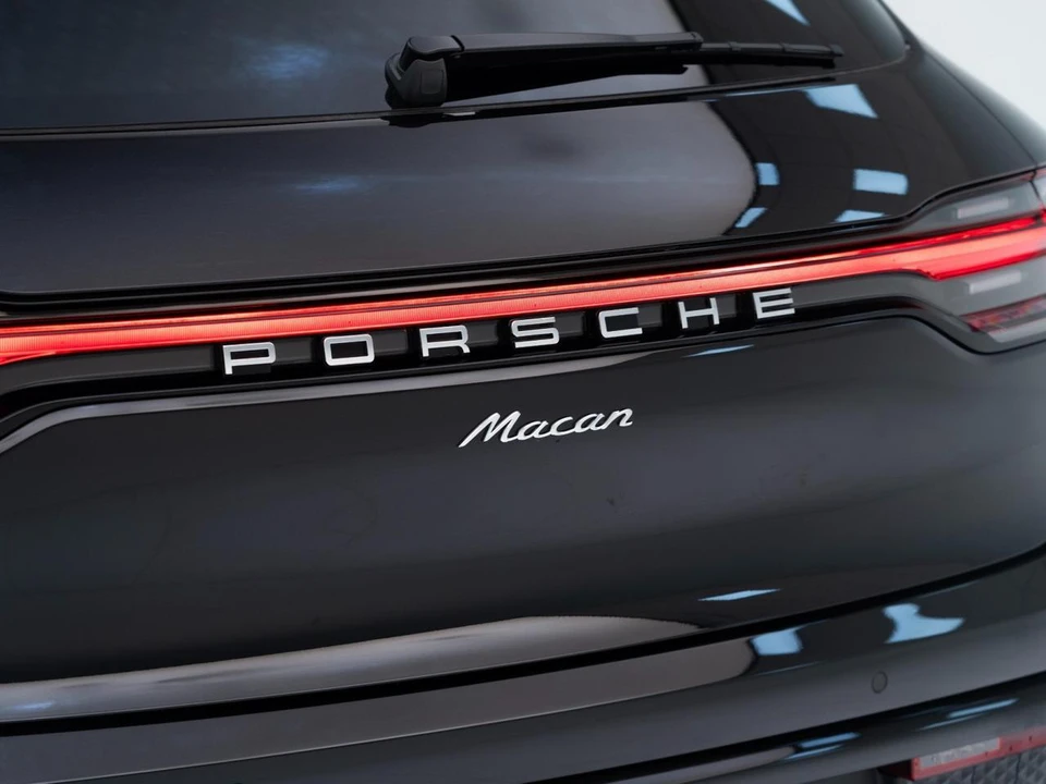 2026 Porsche Macan Electric - Image 13 of 28